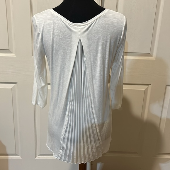 White House black market accordion back top. XS. - Picture 1 of 7